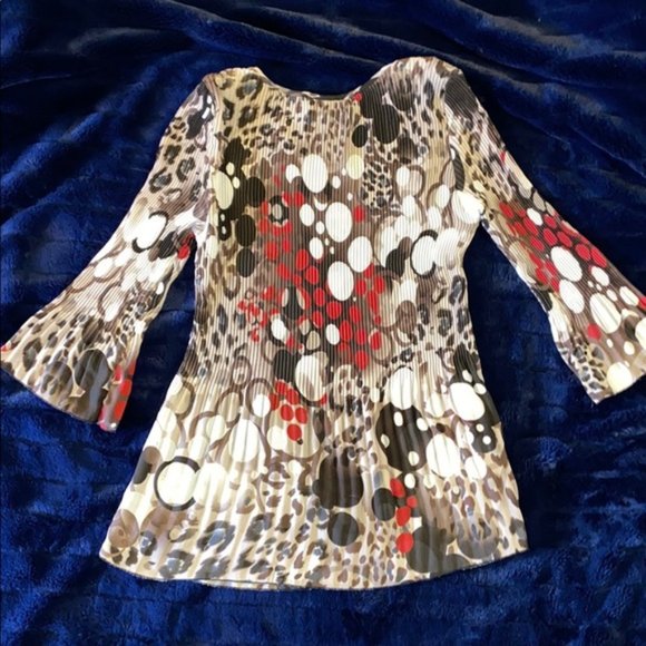 🌟🌟🌟INVESTMENTS. 3/4 SLEEVES BLOUSE. STRETCHY MATERIAL - Picture 8 of 8